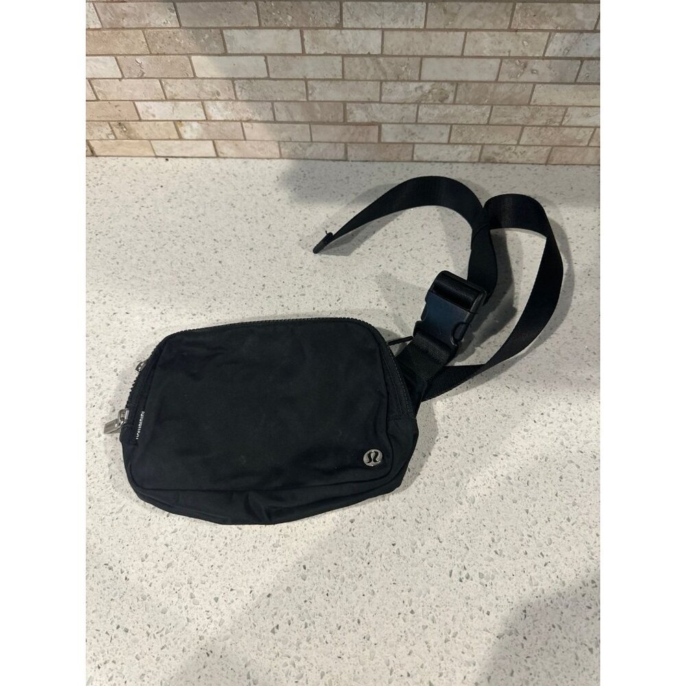 Lululemon Athletica Everywhere Women's Belt Bag -‎ Black
